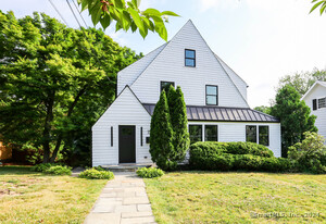 7 Howes Avenue
