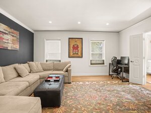 110 Woodside Green, Unit 1A