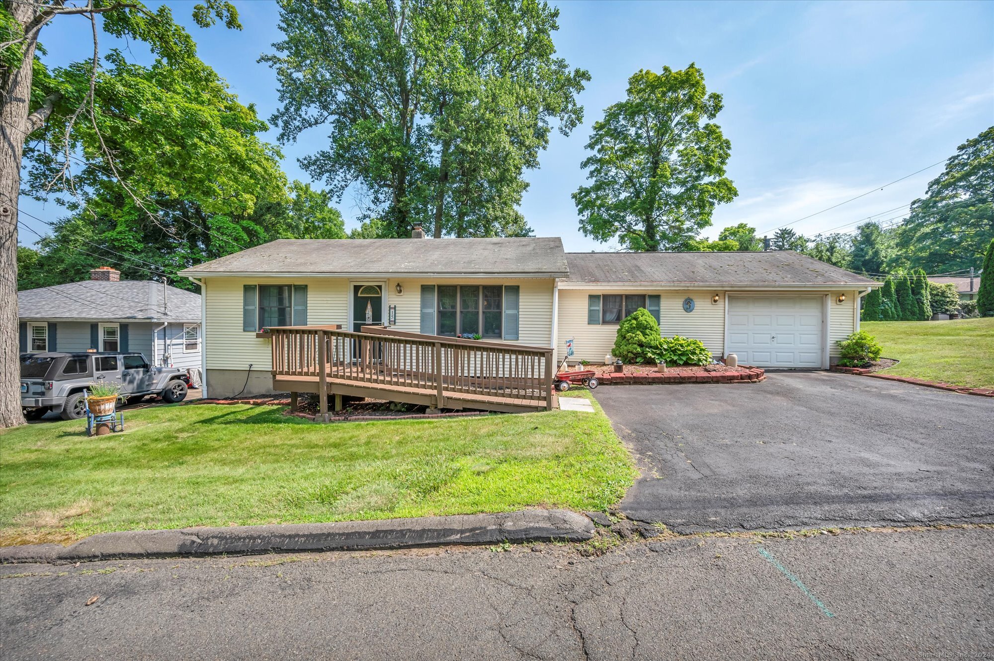 15 Mohican Road Middlefield CT