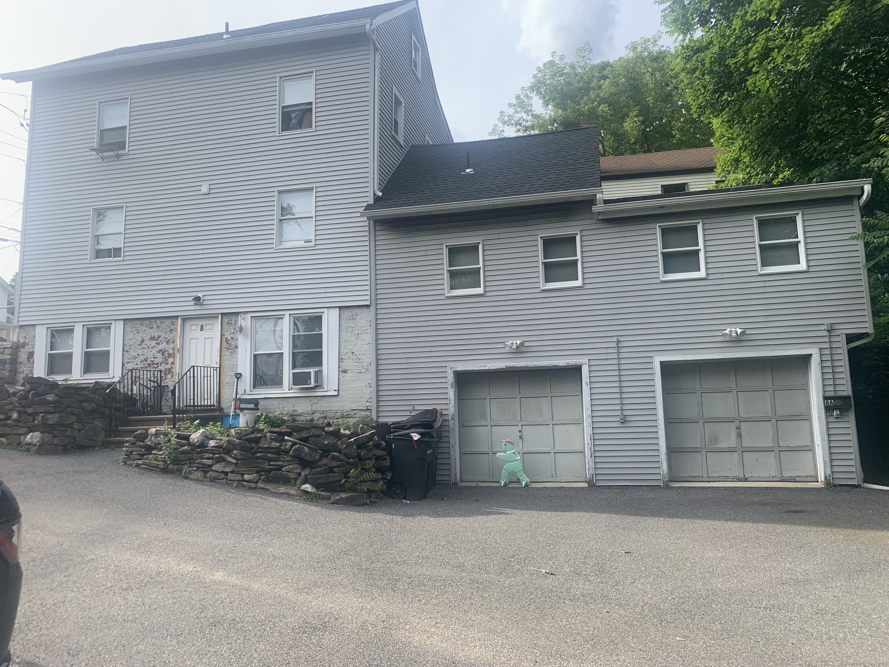 8 East, New Milford, Connecticut 06776