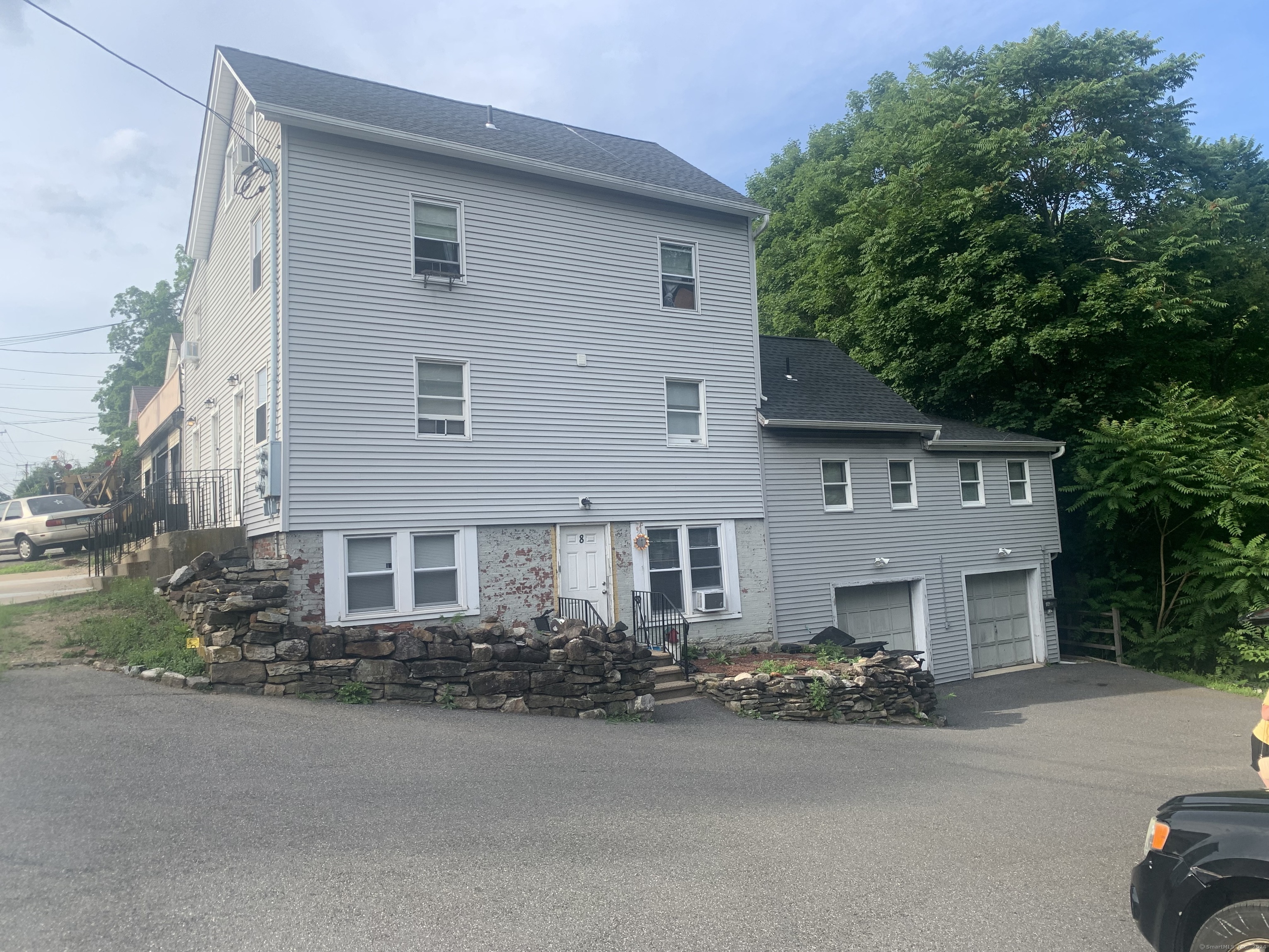 8 East, New Milford, Connecticut 06776