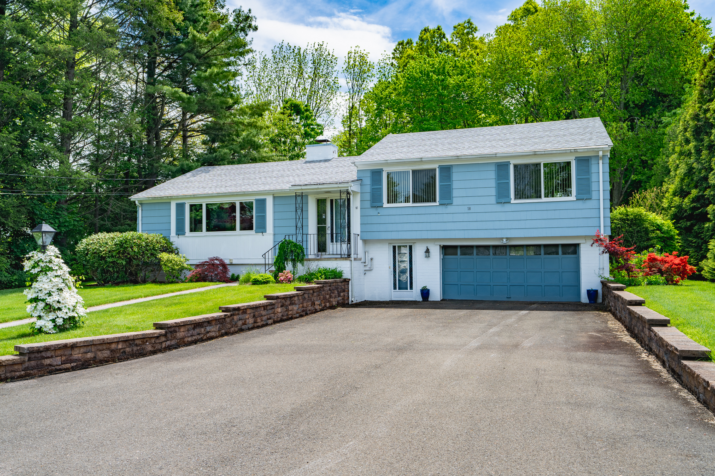 18 Russell Road North Haven CT
