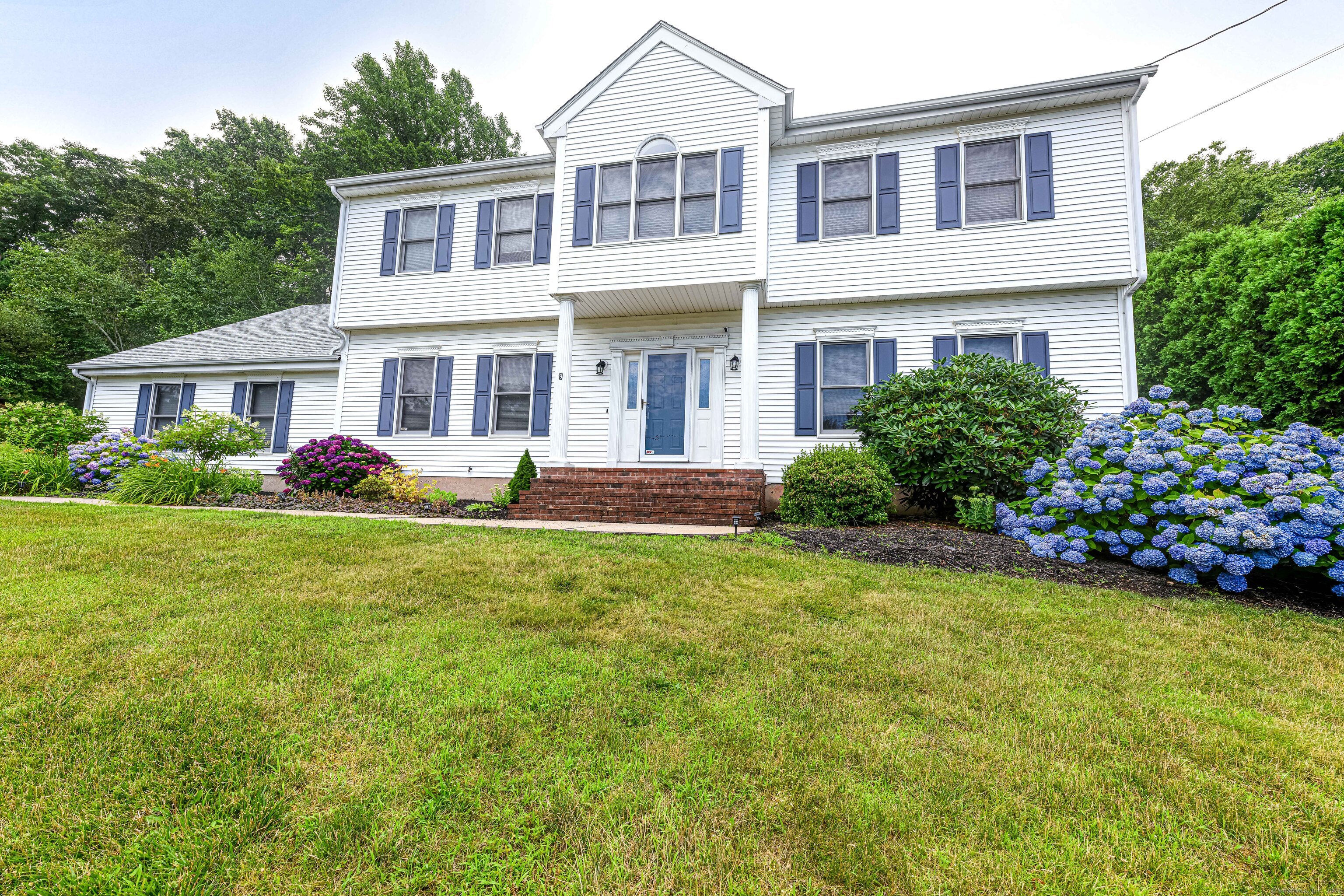 9 Hidden Brook, Hamden, Connecticut 06518