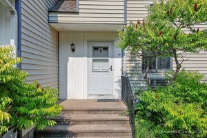 16 Donna Drive, Unit APT 35
