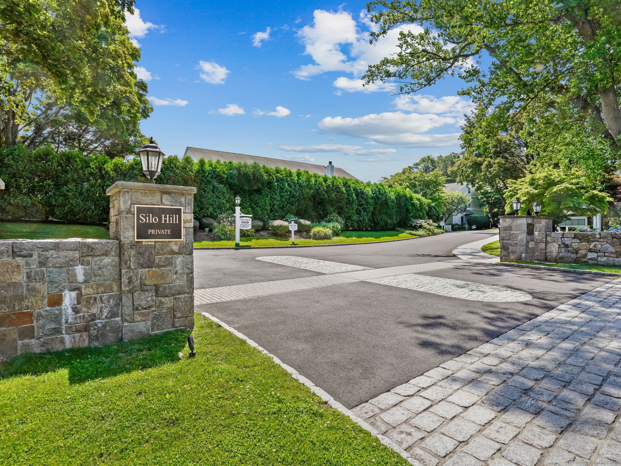 8 Whiffletree Way, Greenwich, Connecticut photo 1
