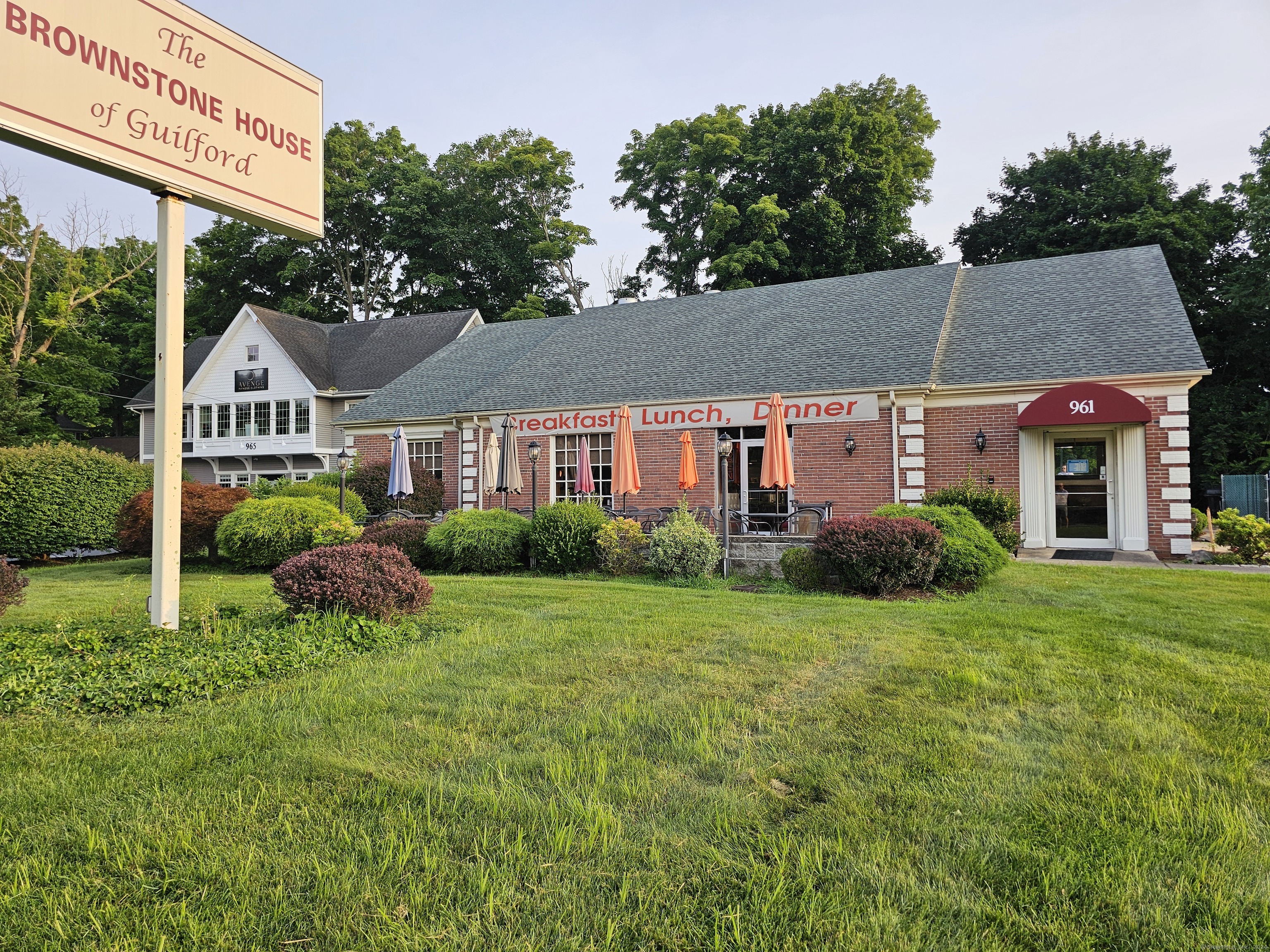 Thriving Brown Stone diner on the Boston Post Rd in Guilford. Making around 25K gross weekly with a yearly of over $400K, this diner is ready for immediate take over.