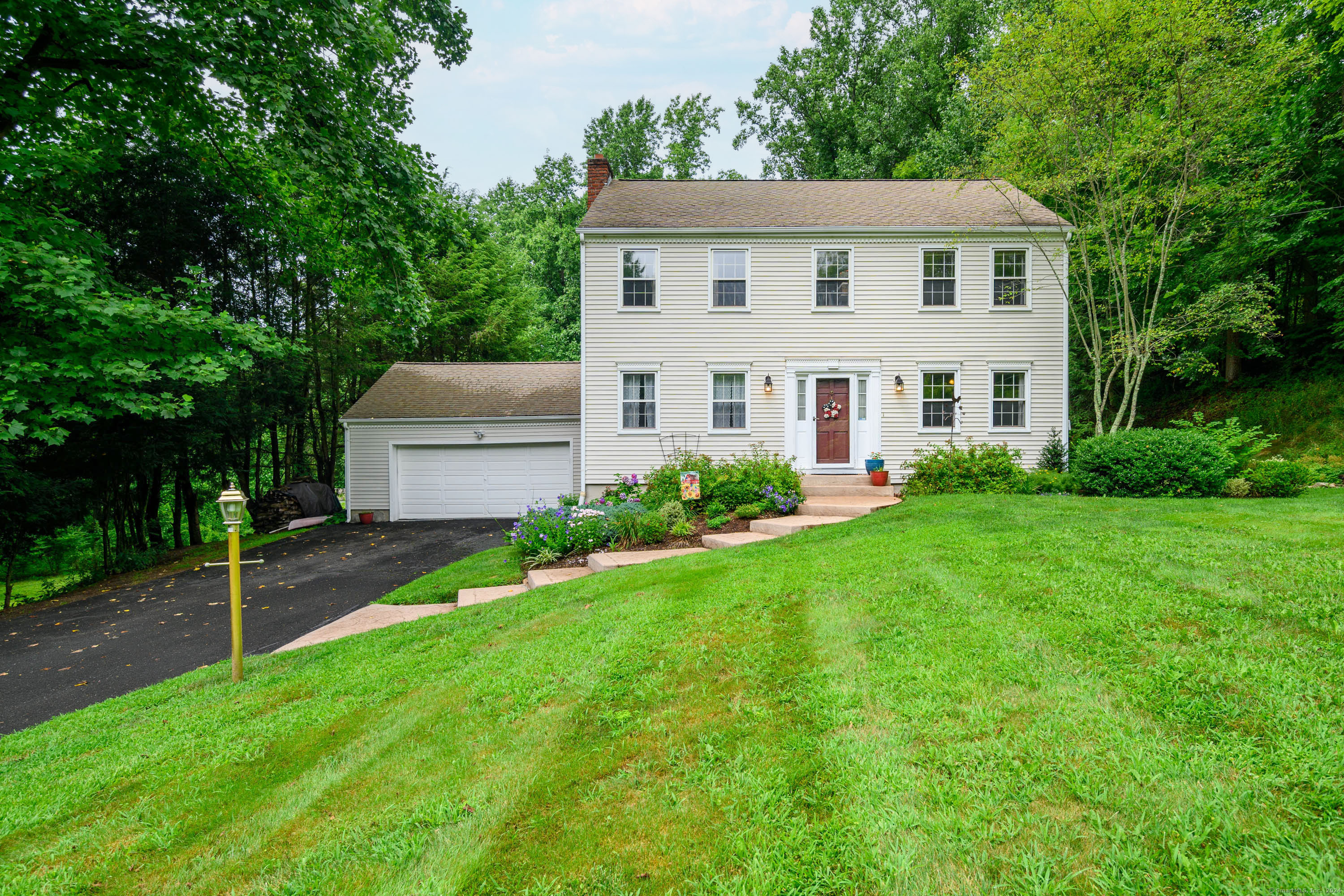 28 Highpoint, Woodbury, Connecticut 06798