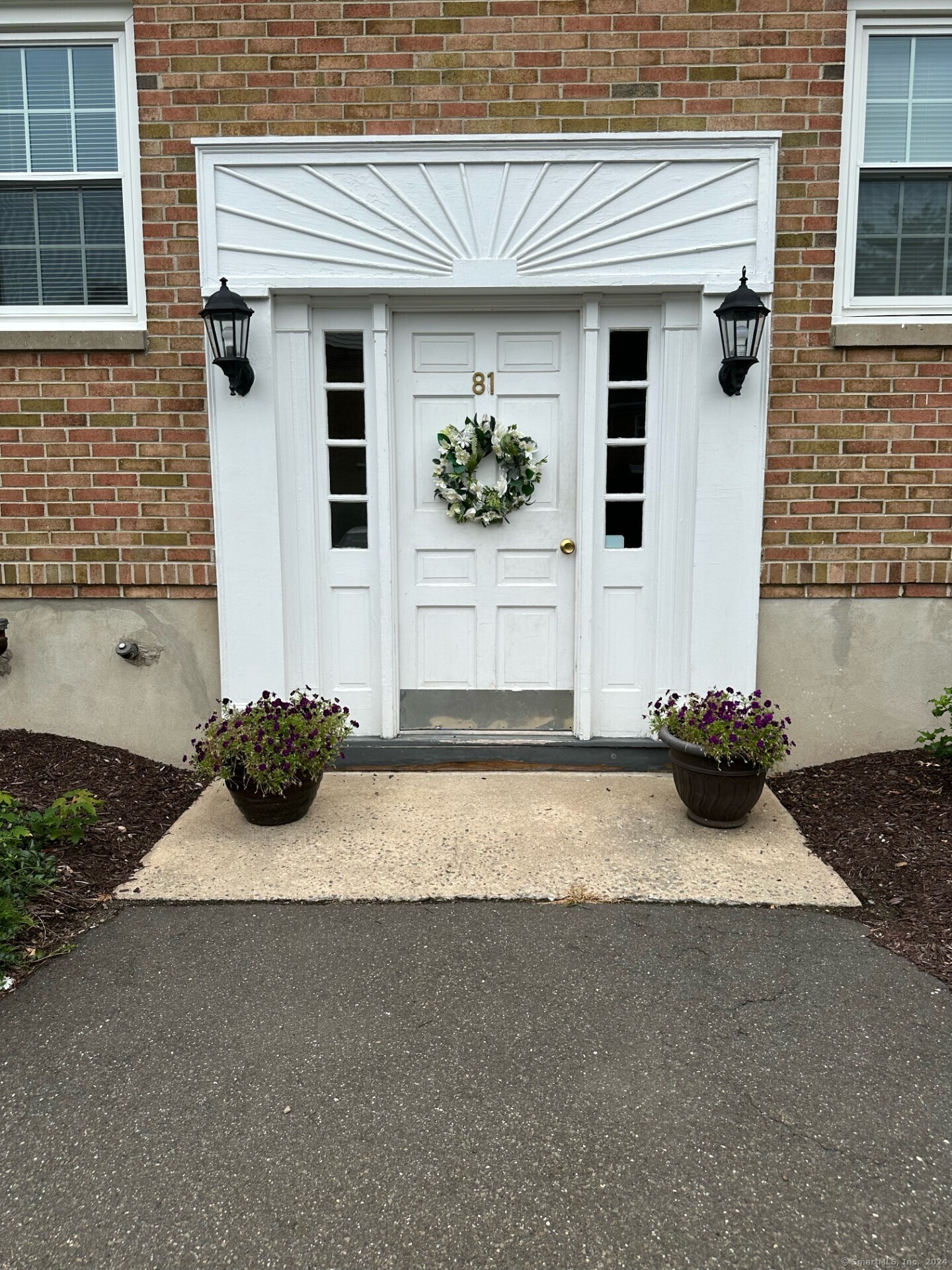 81 Heritage Hill Road, New Canaan, Connecticut photo 1