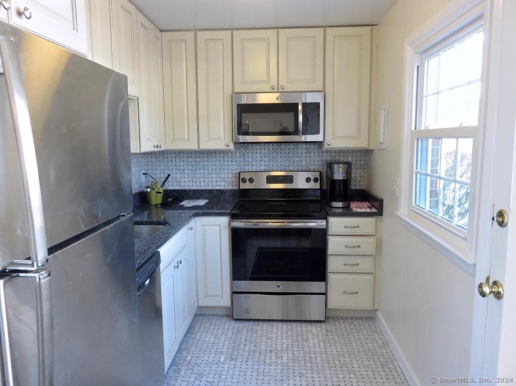 80 Heritage Hill Road, New Canaan, Connecticut photo 1