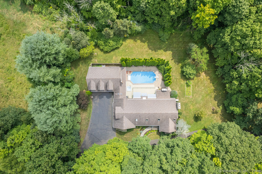 383 County, Guilford, Connecticut 06437