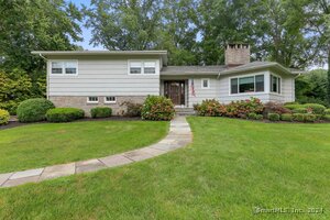 109 Meadowcrest Drive