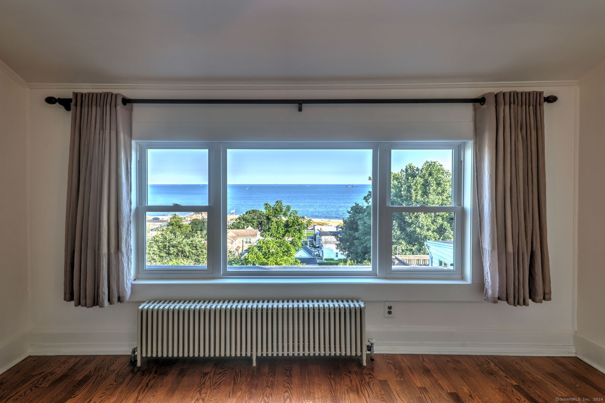 31 Crest, West Haven, Connecticut 06516