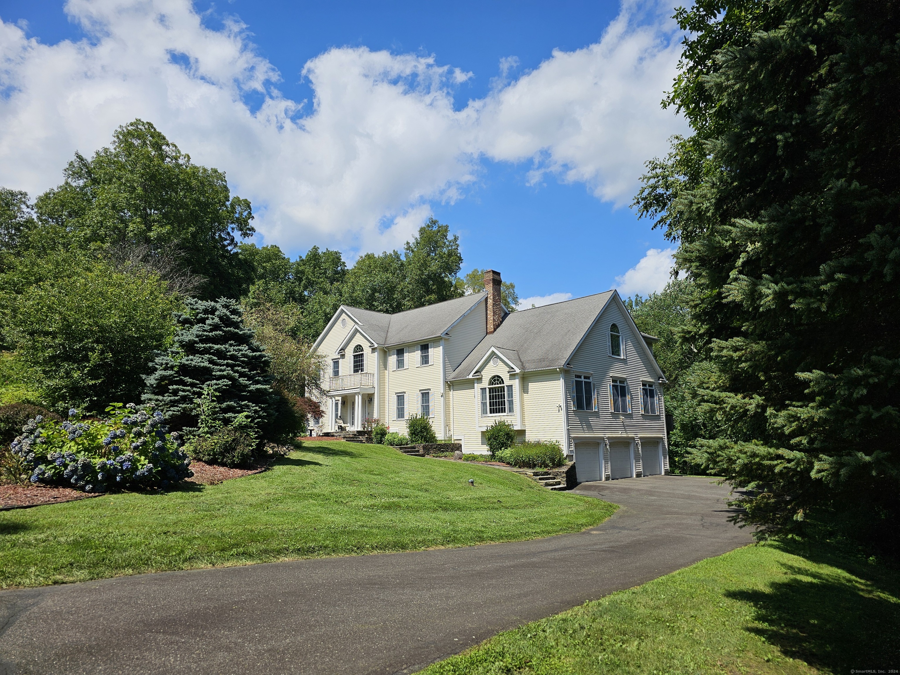 16 Gate Post, Woodbury, Connecticut 06798