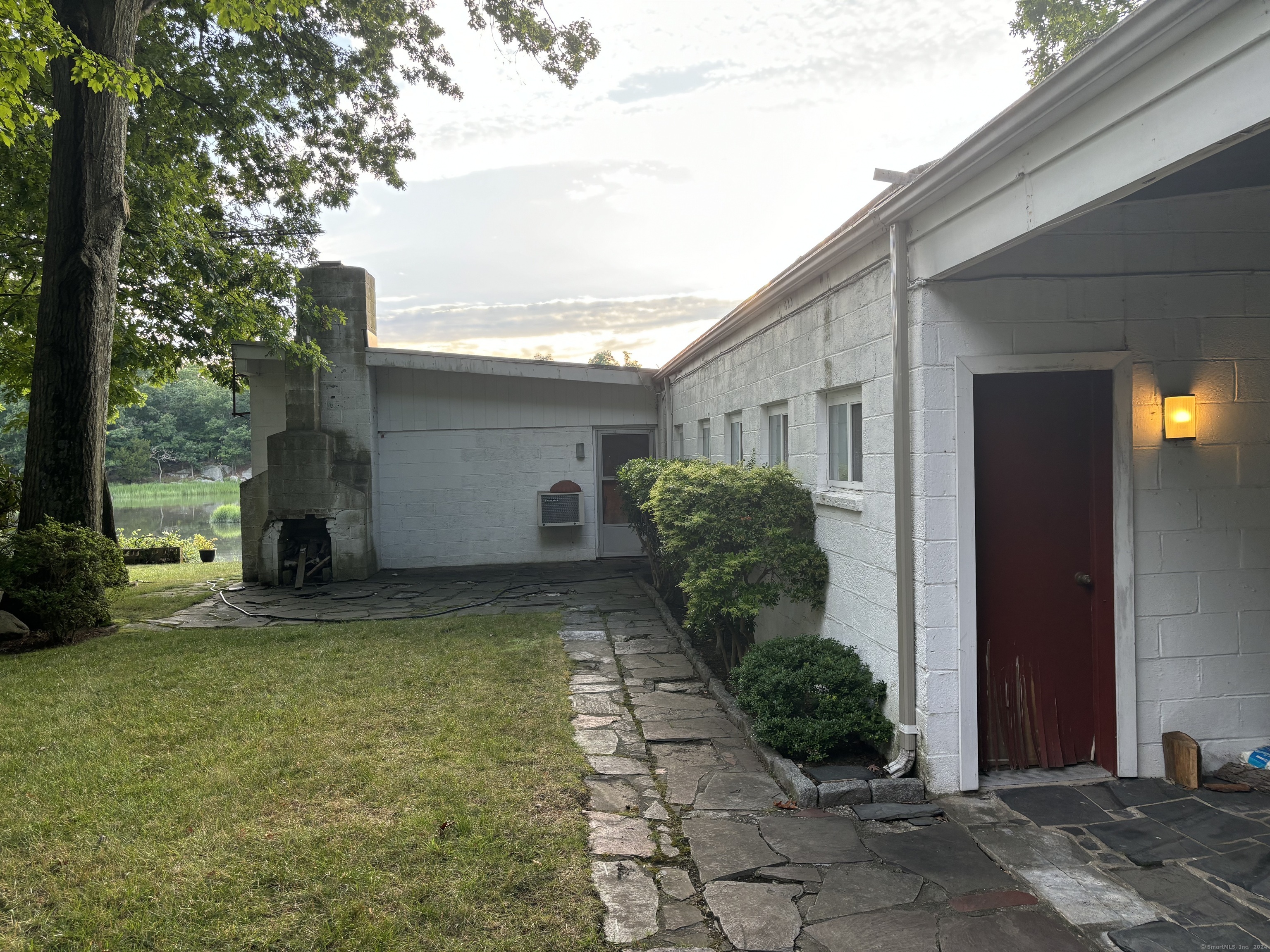 34 Splitrock, Norwalk, Connecticut 06854