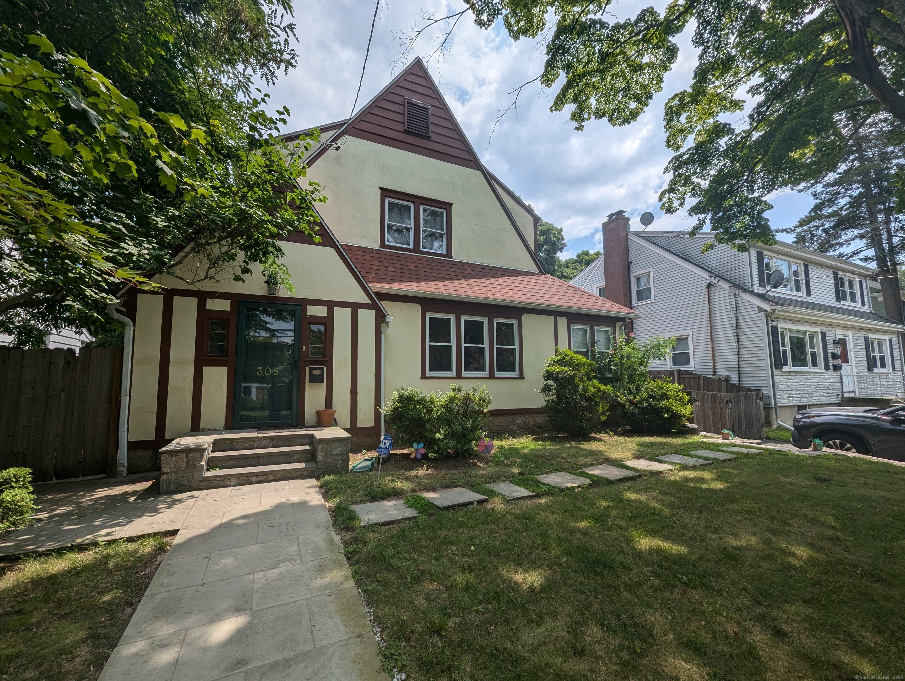 305 Hubbard Avenue, Stamford, Connecticut photo 1