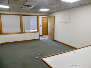 Homes for sale in Waterford, CT | 454 Boston Post Rd, Waterford, CT 06385 | MLS# 24040633