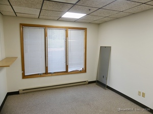 Homes for sale in Waterford, CT | 454 Boston Post Rd, Waterford, CT 06385 | MLS# 24040633