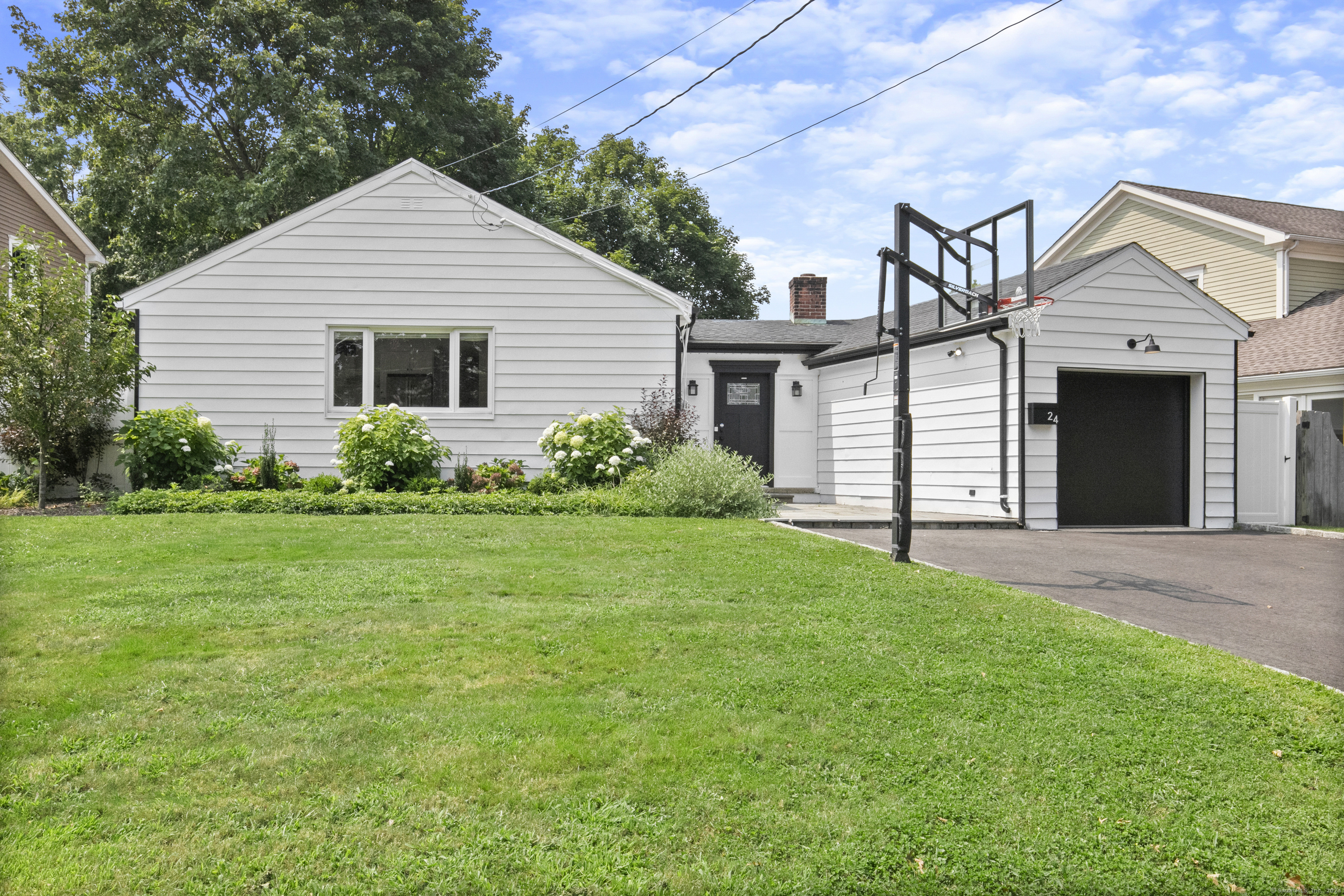24 Maplewood Drive, Greenwich, Connecticut photo 1