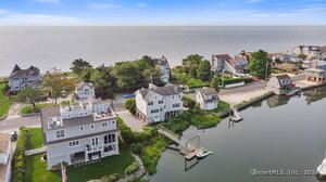 1810 Fairfield Beach Road