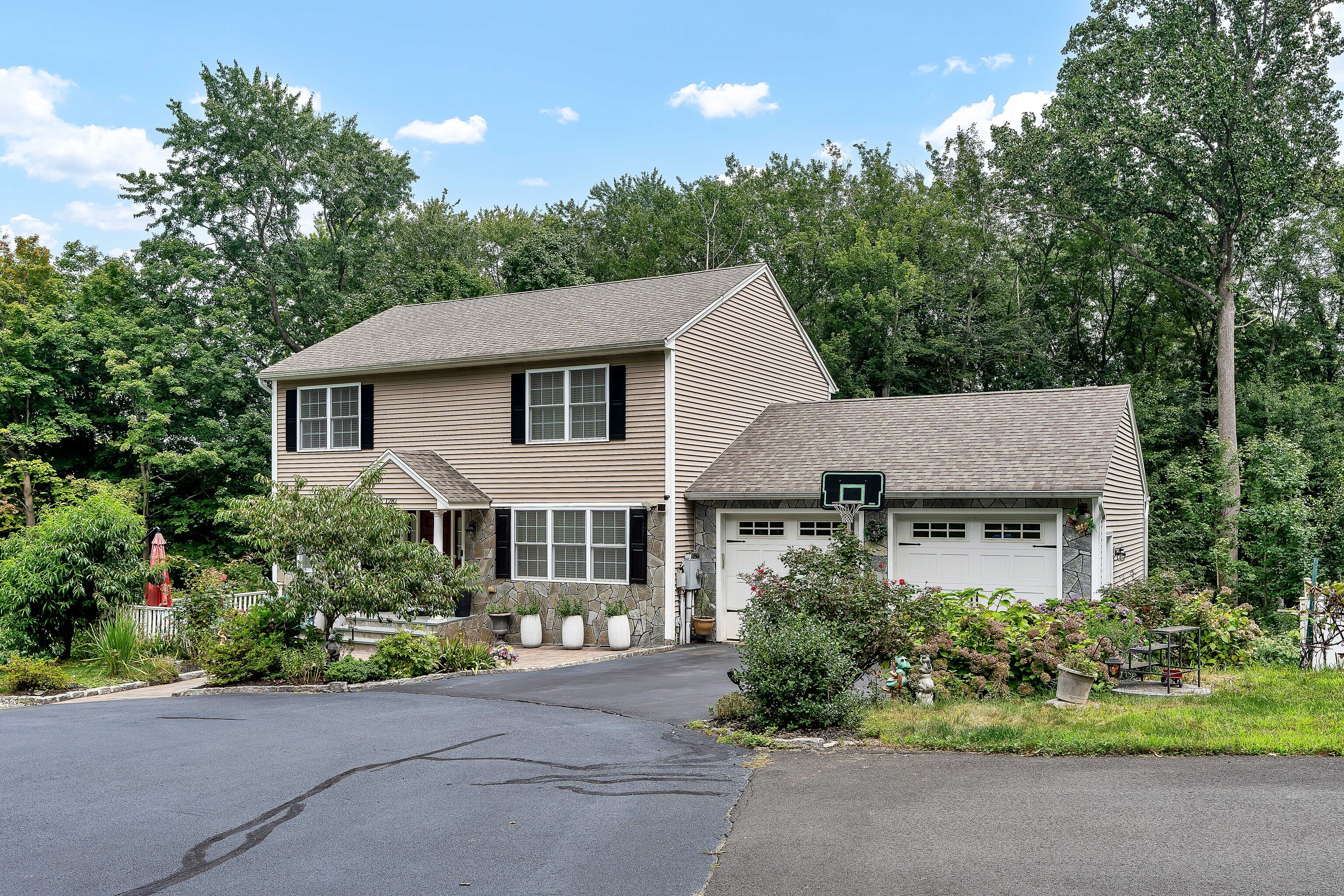 1282 Summit, Cheshire, Connecticut 06410