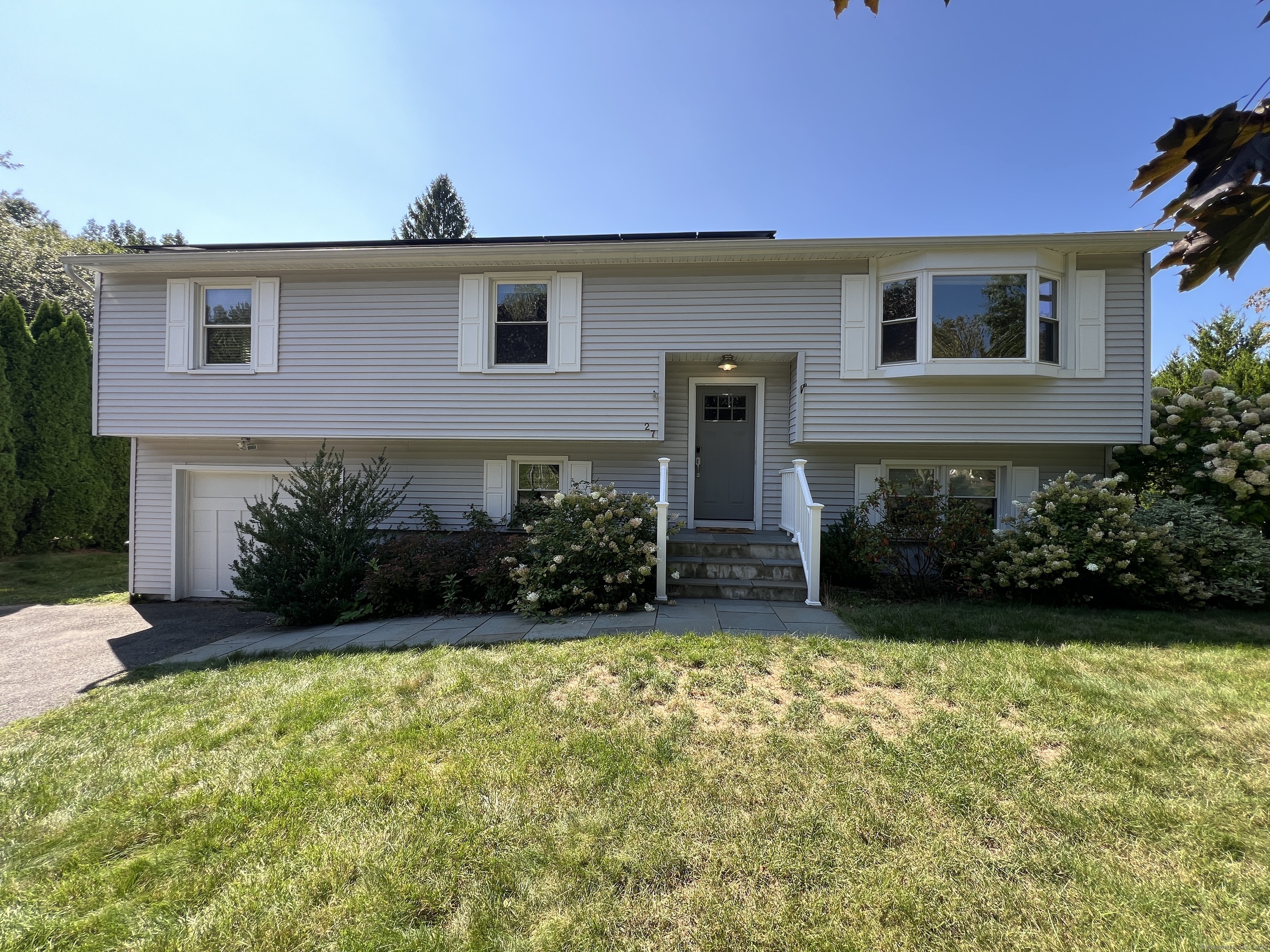 Tapping Cir, Milford, CT 06460