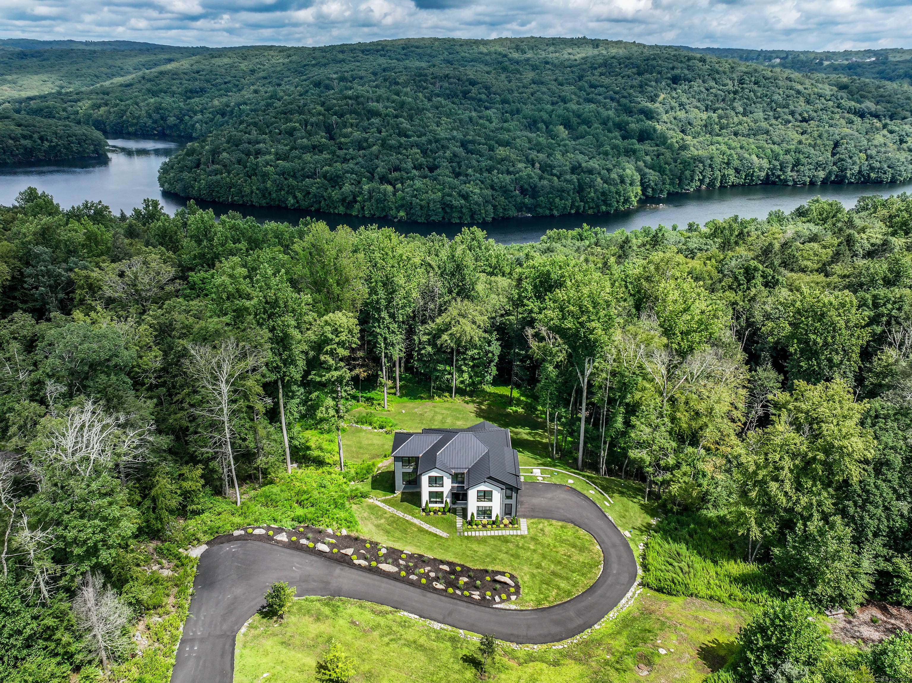 23 Logging Trail Lane Brookfield CT