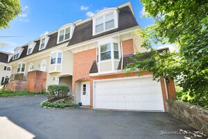 172 Field Point Road, Unit APT 9
