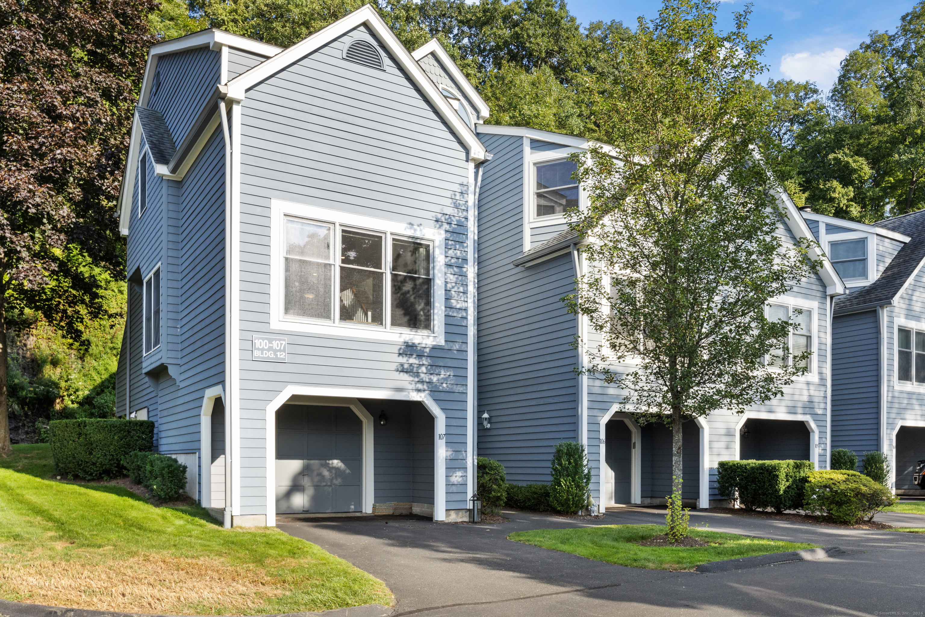 107 Fawn Ridge Lane, Norwalk, Connecticut photo 1