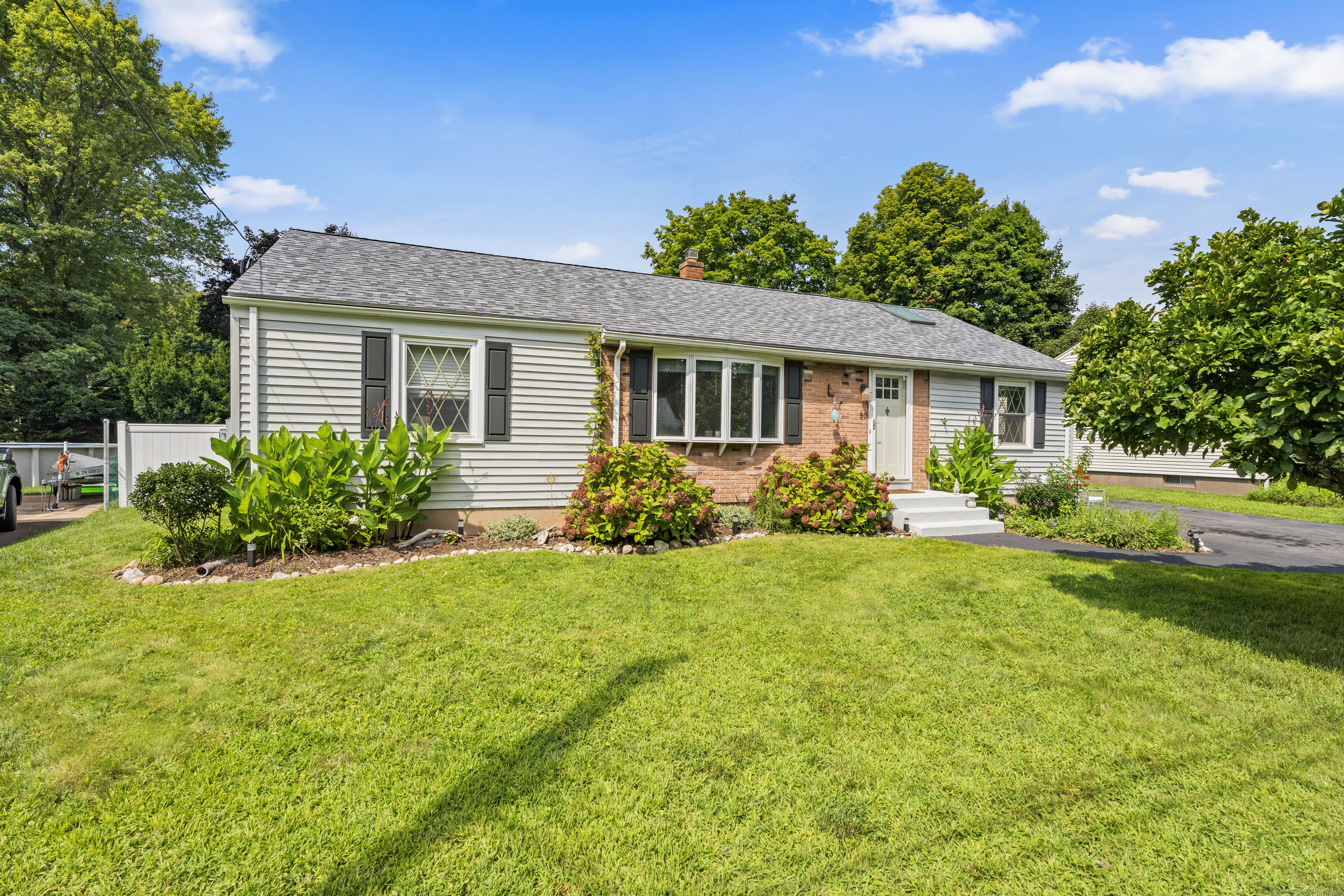 30 Colonial Lane Wallingford CT