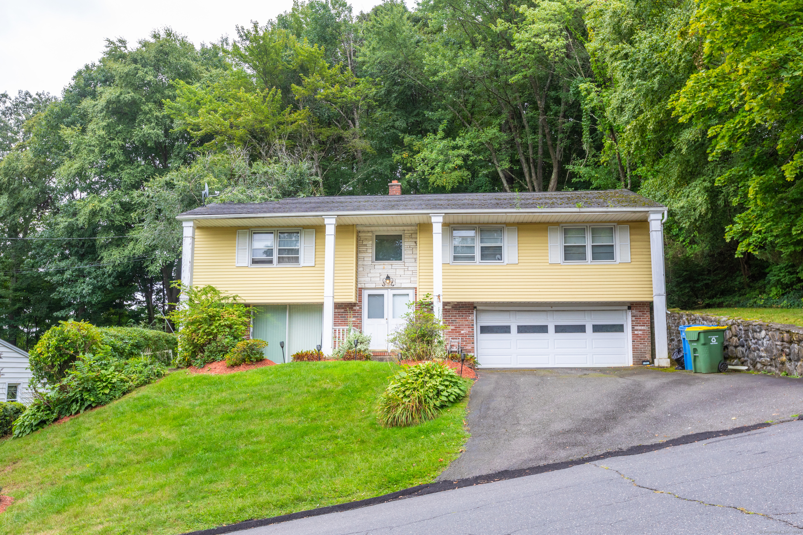 165 Juniper Ridge Drive Waterbury CT