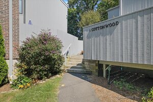 1 Cottonwood Lane, Unit 1