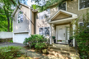 190 1/2 New Canaan Avenue