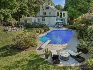 41 Comstock Hill Avenue