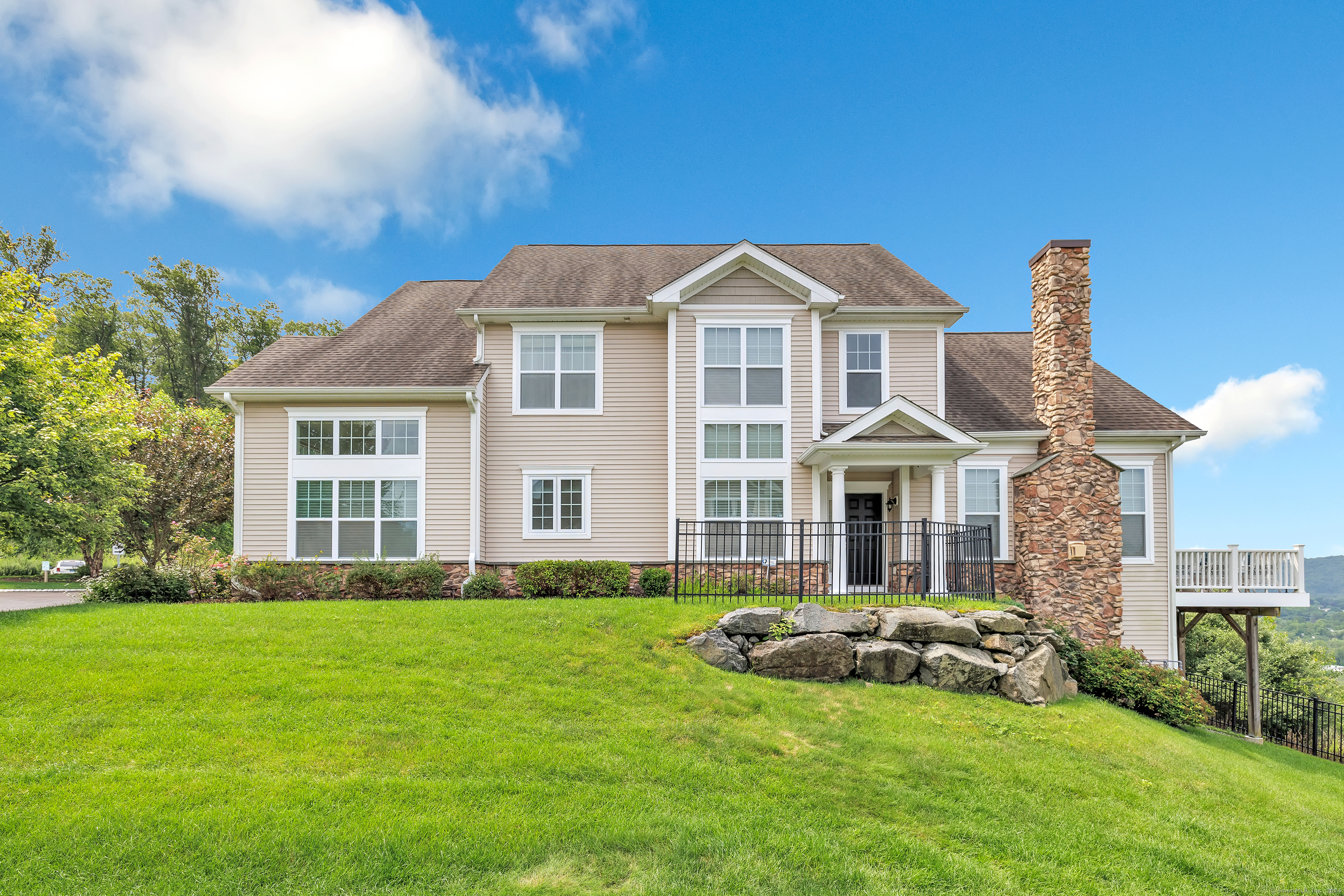 25 Hunting Ridge, Bethel, Connecticut 06801