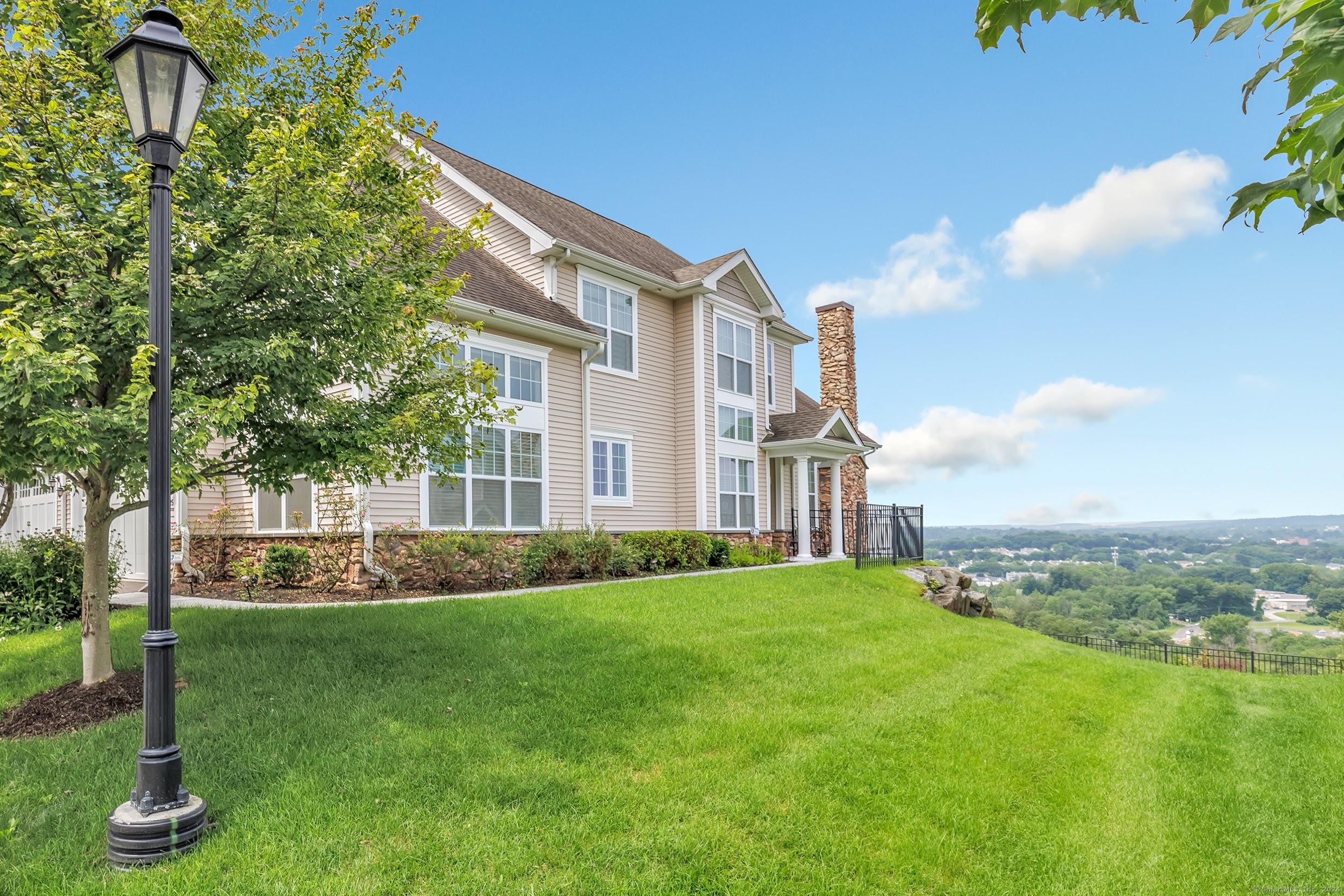 25 Hunting Ridge, Bethel, Connecticut 06801