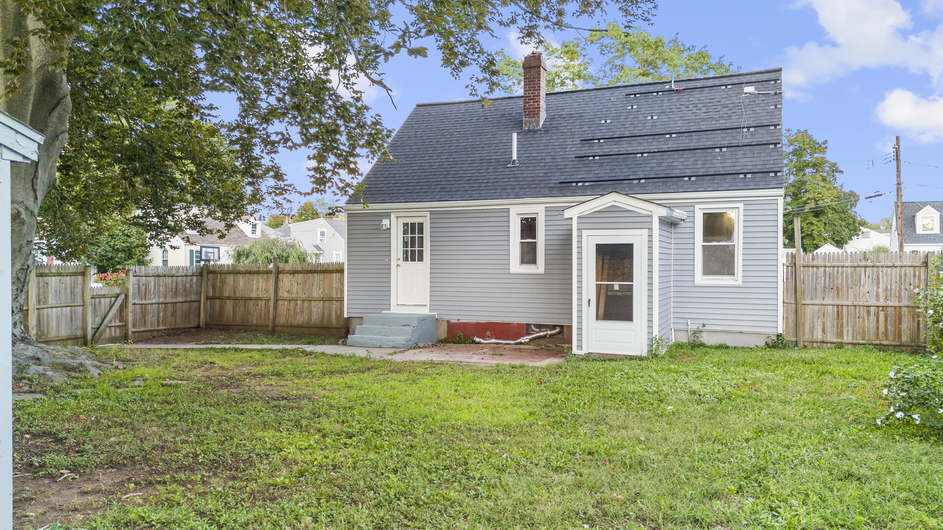 25 Rowe, East Haven, Connecticut 06512