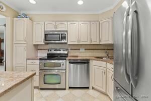 255 Strawberry Hill Avenue, Unit F2