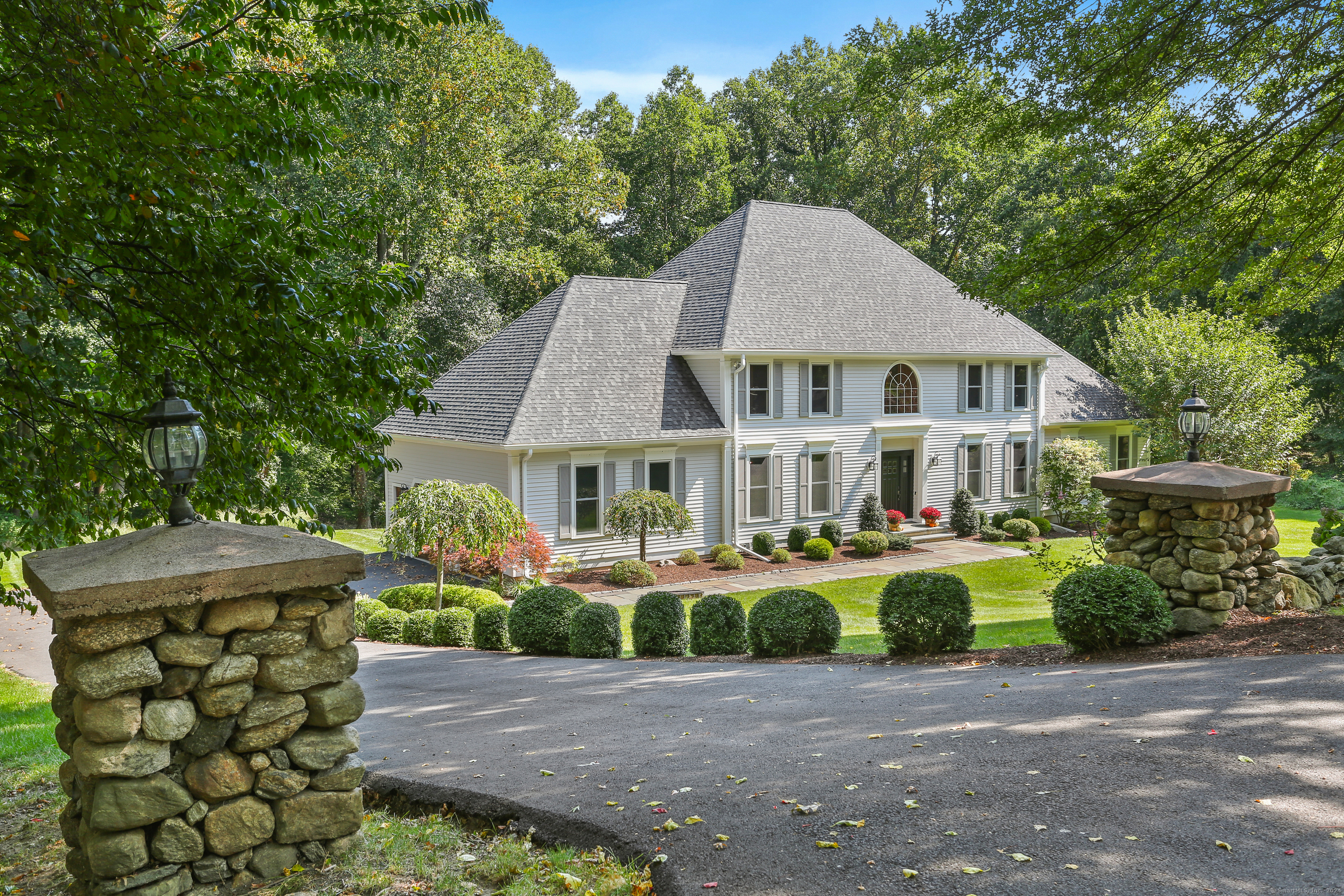 580 Rolling Hills, Fairfield, Connecticut 06824