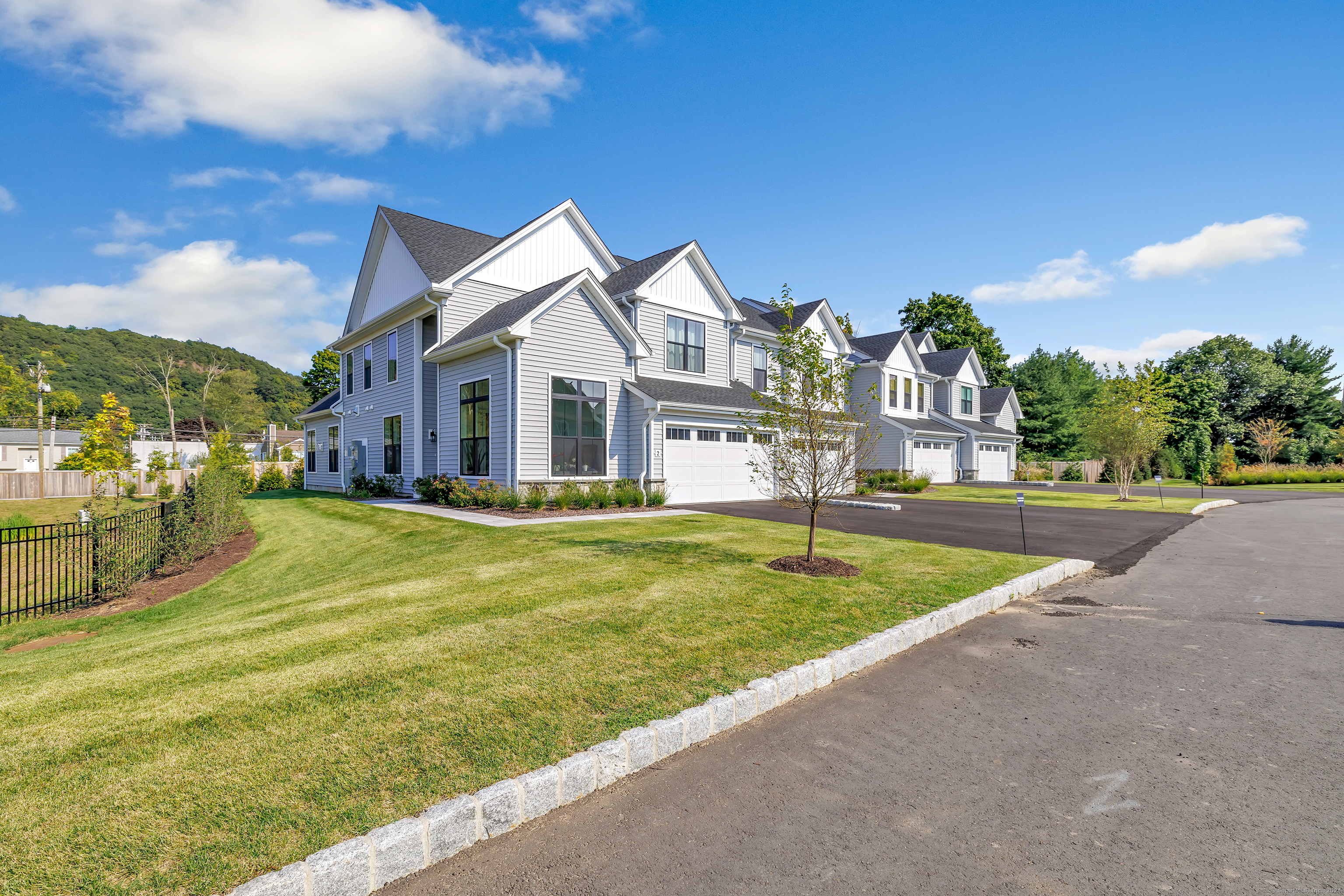 2 Hillcrest, Woodbridge, Connecticut 06525