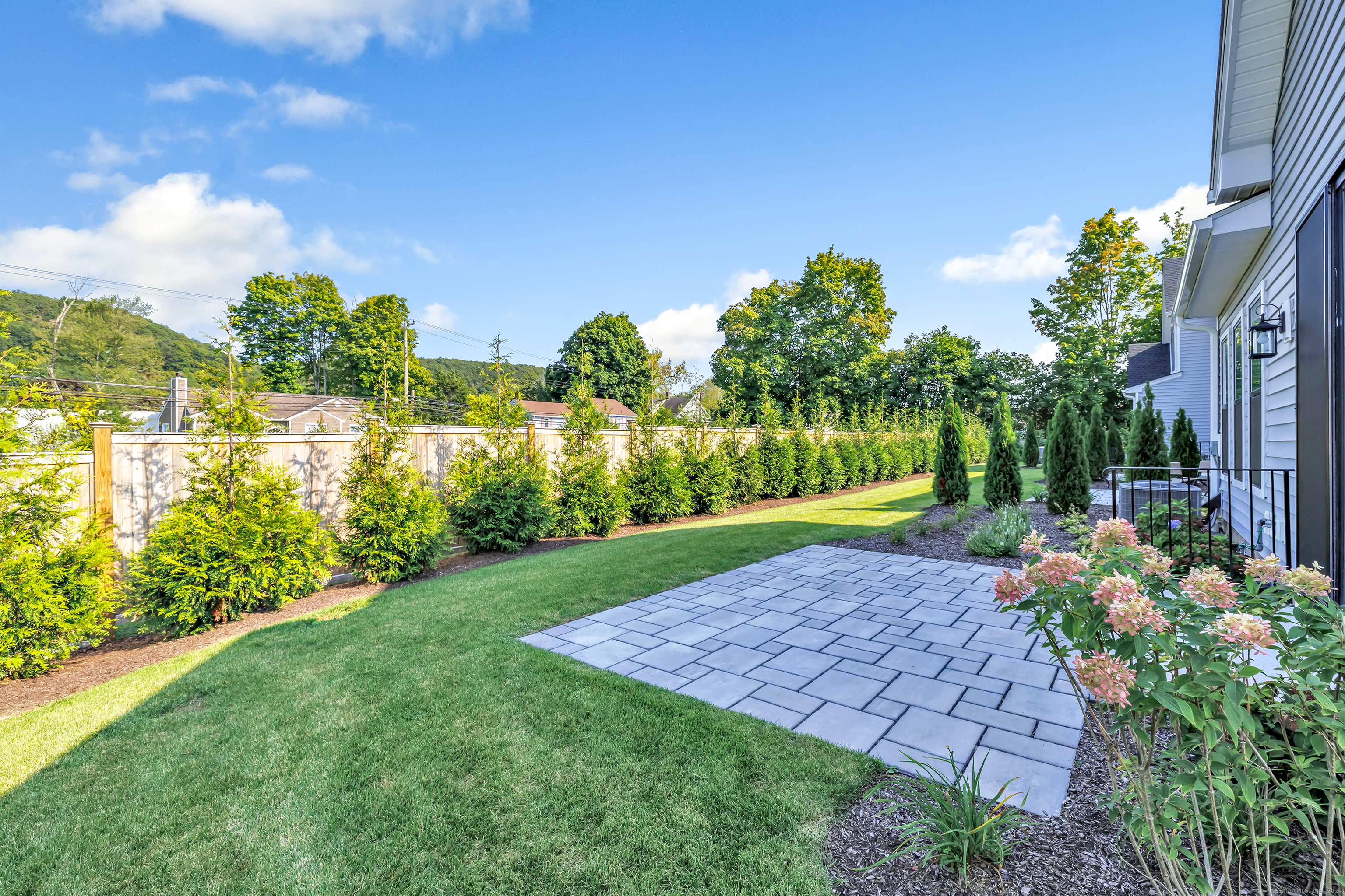 2 Hillcrest, Woodbridge, Connecticut 06525