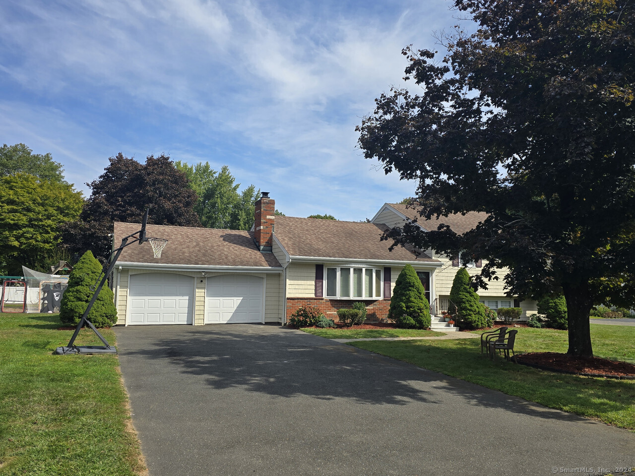 81 Regina, Trumbull, Connecticut 06611