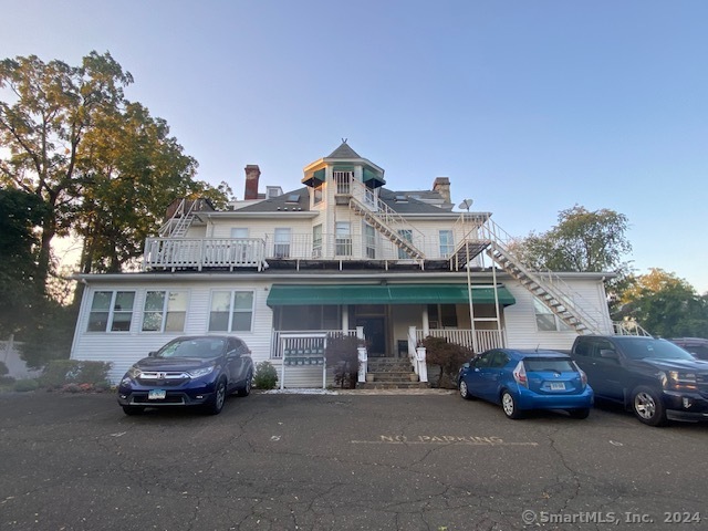 5 Hundley Court, Stamford, Connecticut photo 1