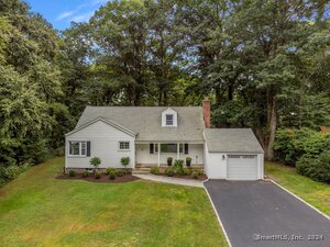 14 Woodlawn Drive