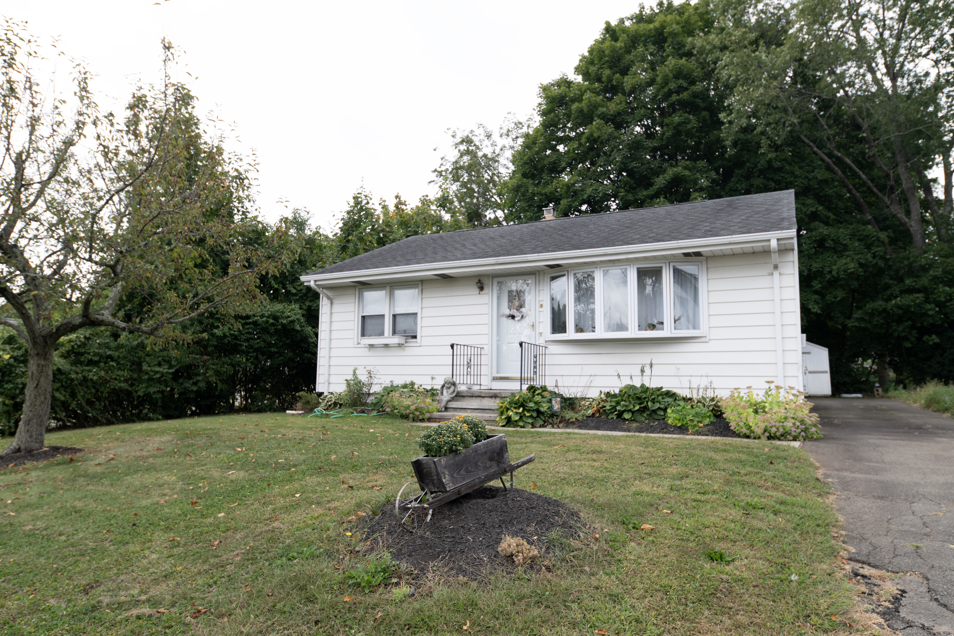 8 Warner Avenue East Haven CT