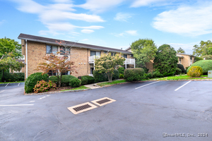 180 Glenbrook Road, Unit APT 39