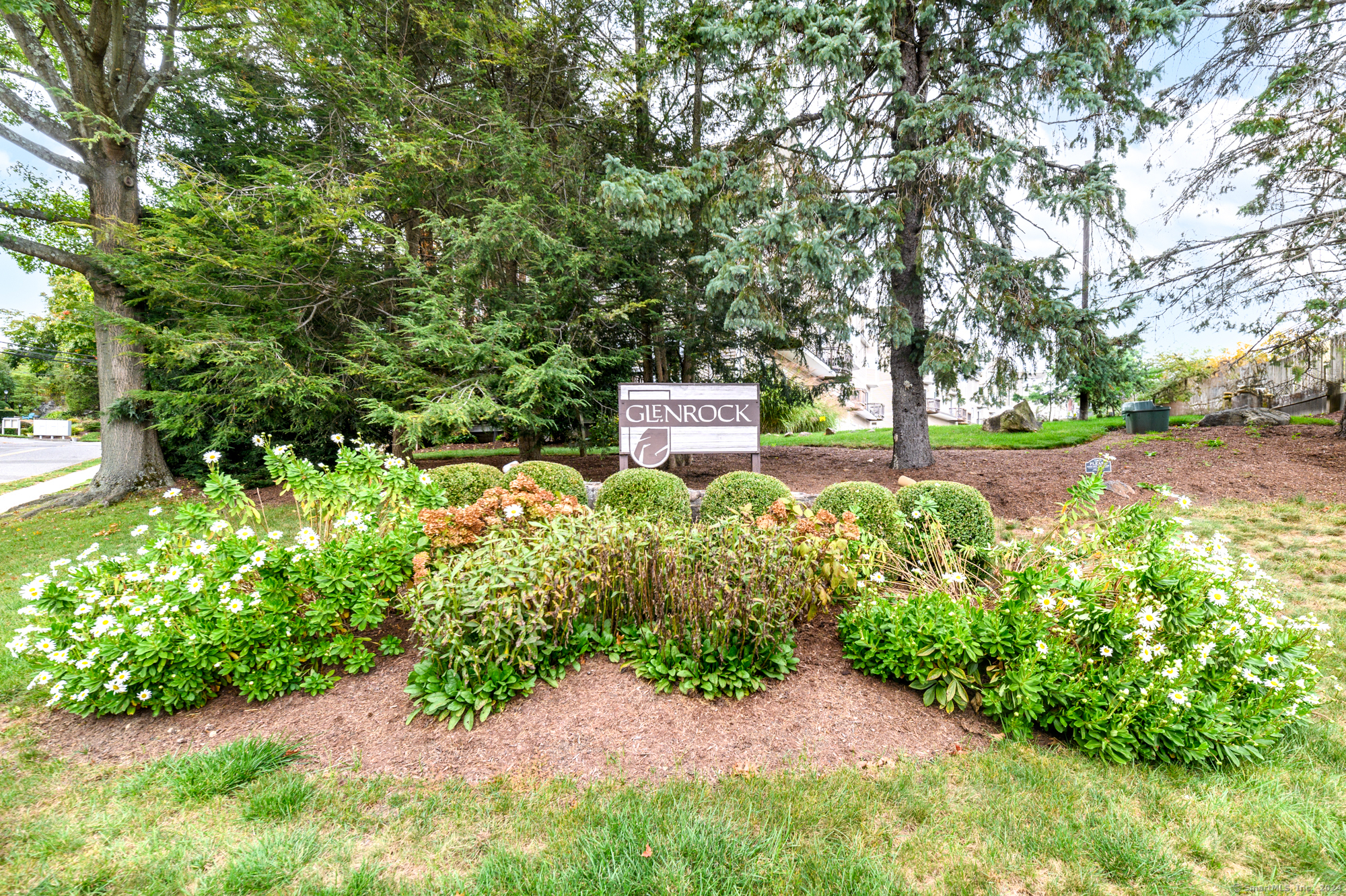 6 Glenrock, Norwalk, Connecticut photo 1