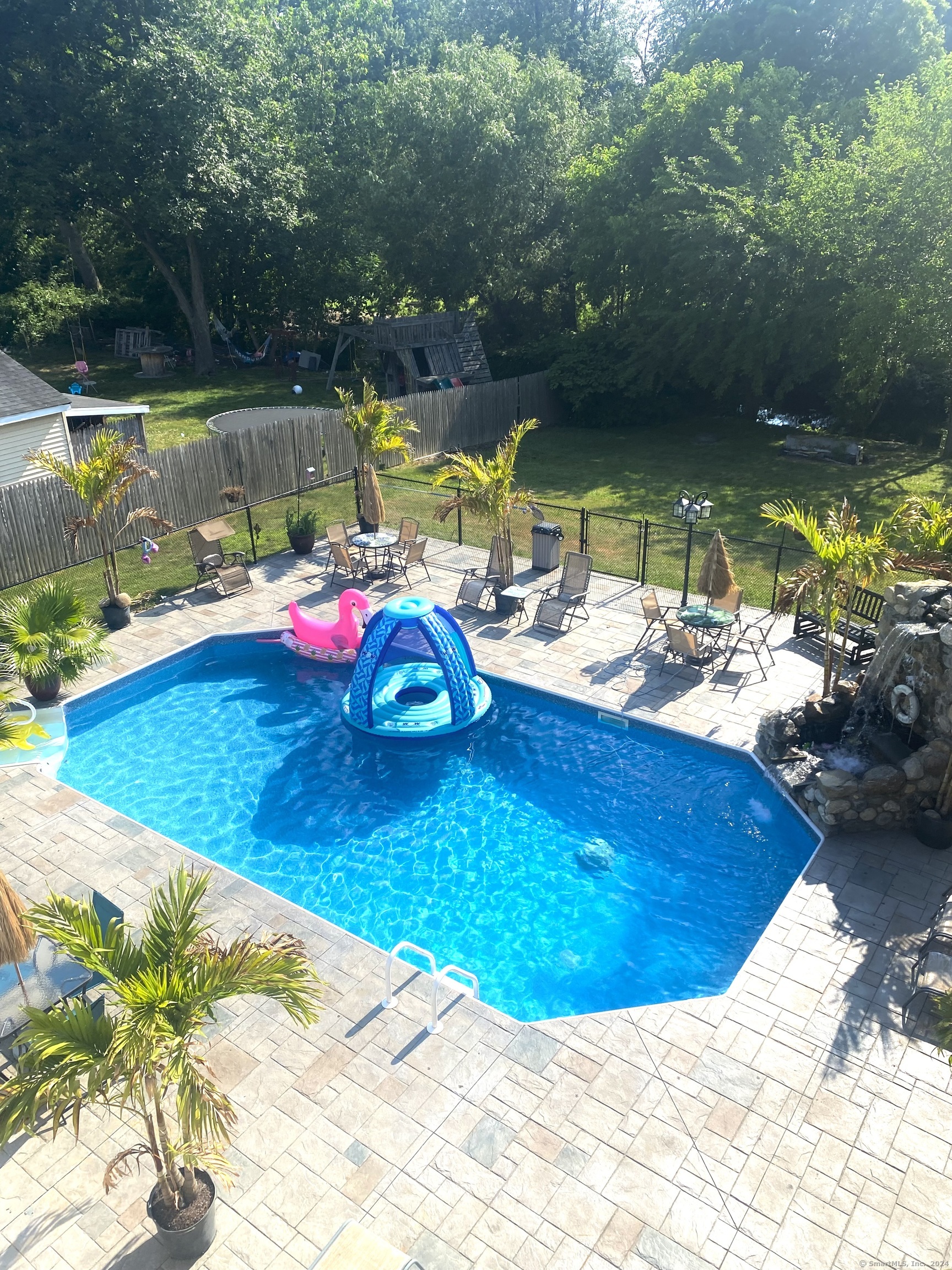 119 Enoch St Waterbury, Connecticut properties, homes with pools