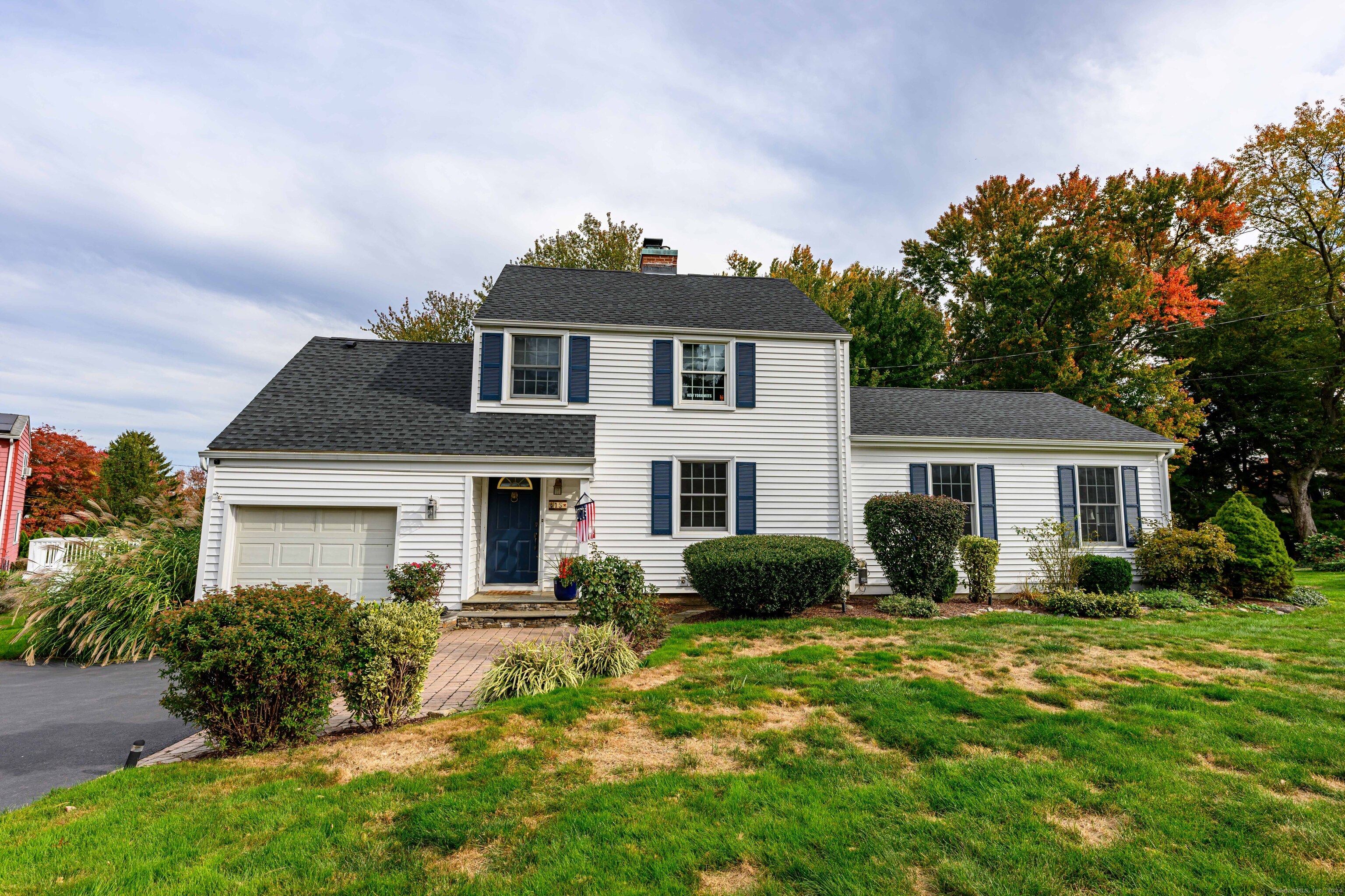 15 Side Hill, North Haven, Connecticut 06473