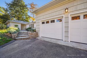 25 Midrocks Drive