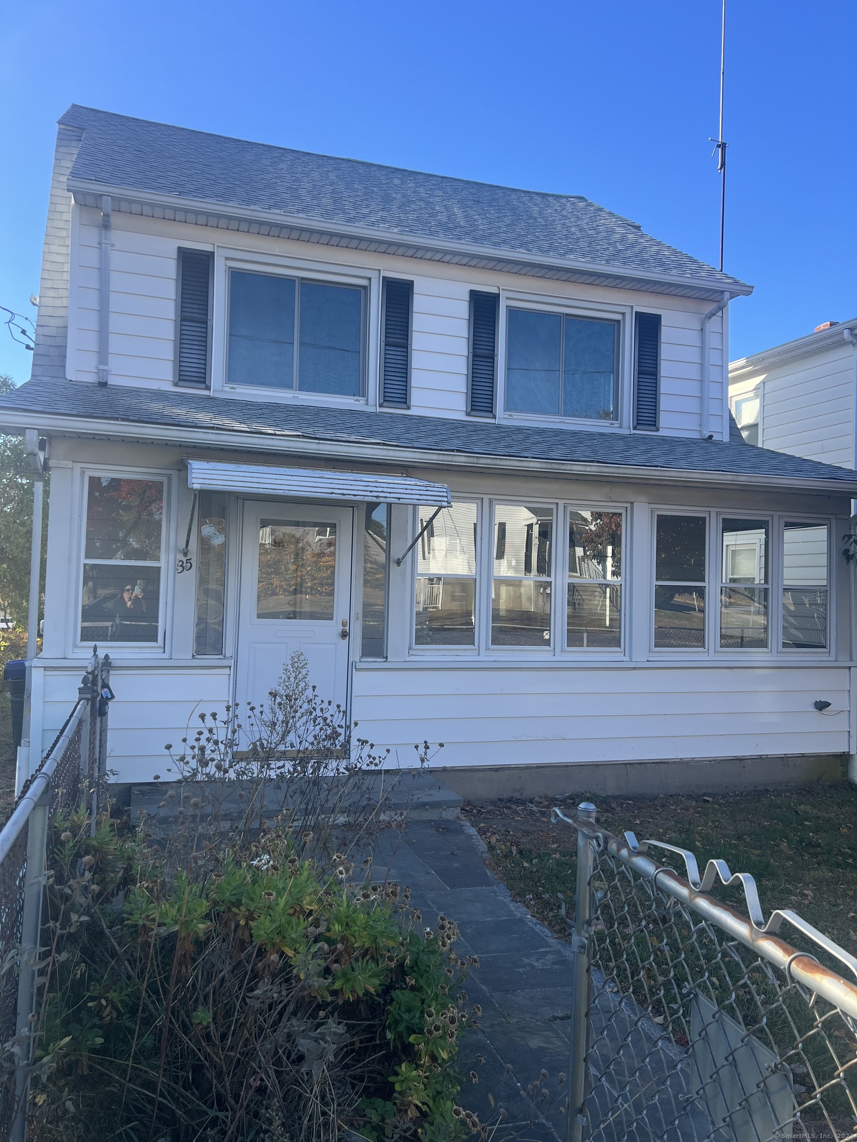 Wow! This kitchen is brand new and awesome! Granite countertops and all new appliances. Hardwood floors just refinished, off street parking and a great backyard! This yearly unfurnished home has central air and gas heat. Great opportunity in a nice neighborhood near the hospital.